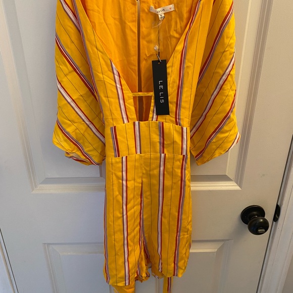 NWT romper by Le Lis - Picture 5 of 16